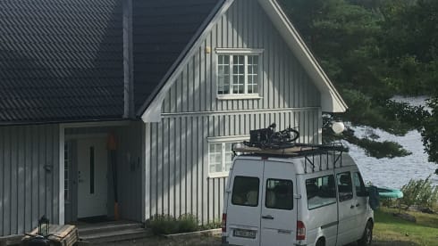Marcelleke – Super cozy converted Mercedes Sprinter campervan L2H2