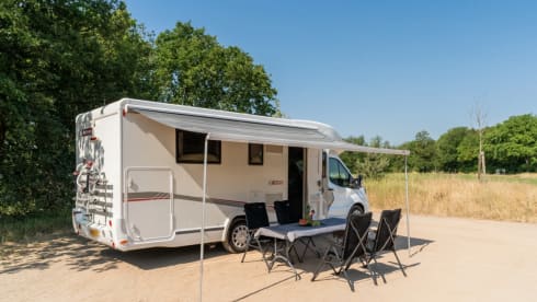 Challenger! – Ruime, moderne en luxe camper met 4 vaste slaapplekken - XL garage