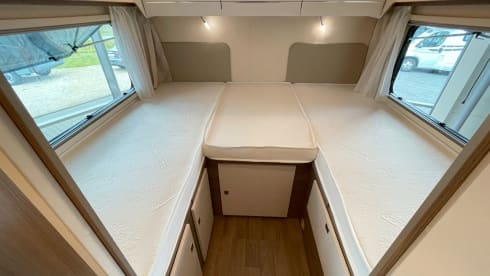 C-type – Brand new camper, built in 2023, 2 to 4 persons, fully equipped!