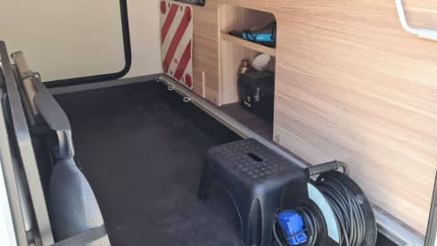 Beautiful Sunlight T68 Adventure Edition AUTOMATIC with spacious single beds.