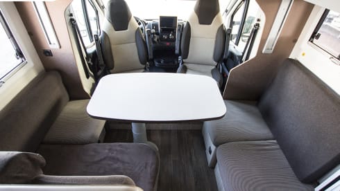 T-Loft 450 – Camper Semintegrale 4 posti Elnagh T-Loft 450 - 6,99 mt. 