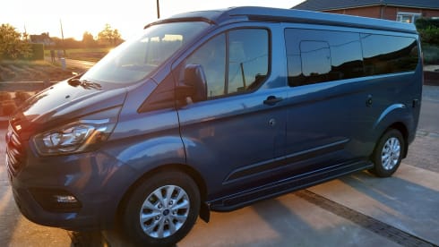 César – 4p Ford campervan from 2024