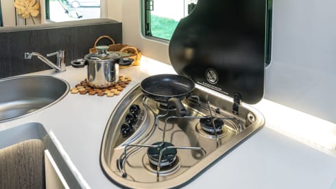 4p 2022 Roller Team – Extra spacious and free camping (330Ah battery, air conditioning and furnishings)