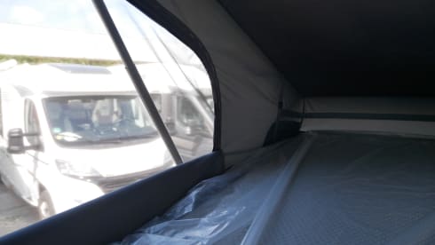 Volkswagen T6 Multivan 5 to 7 seats with pop-up roof!