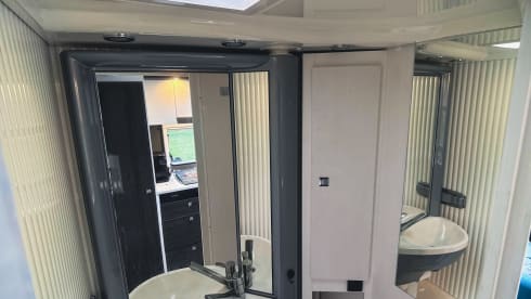 Henri – 2p Dethleffs semi-integrated uit 2018