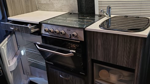 Valerie – Luxury 5 Birth Camper