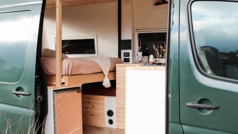 Highlander – Fast, cool and cozy camper bus!