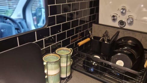 SKYE – OFF-GRID 2 berth Shower Kitchen Heating - bedding included - Campervan