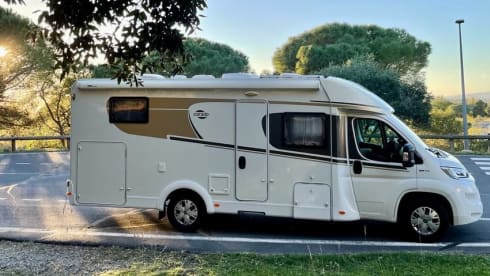 Very nice & complete Hymer Carado T448 year of manufacture 2020