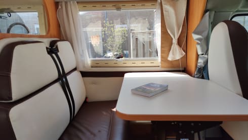 Adriaatje – 6p Adria alcove camper from 2008 The ideal family camper