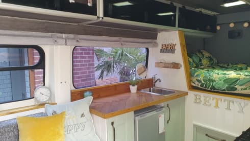 BETTY BOXER – BETTY - PEUGEOT BOXER XLWB - Quirky converted campervan 
