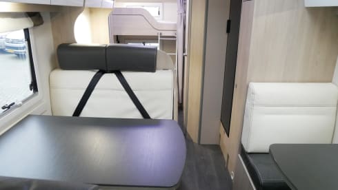 Chausson C656 Alcove, 6 Seats/Berths
