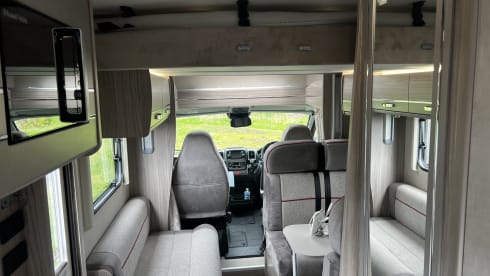 GO-VORNY – 6 berth Peugeot semi-integrated from 2021 free WI-FI 