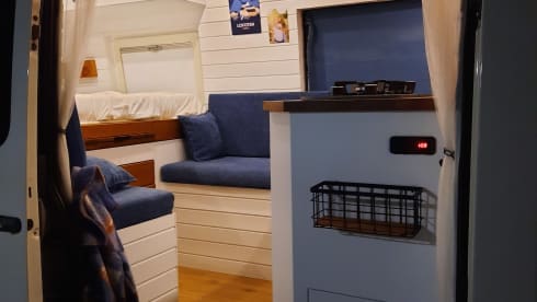 Cozy and neat VW camper bus 2.5TDI