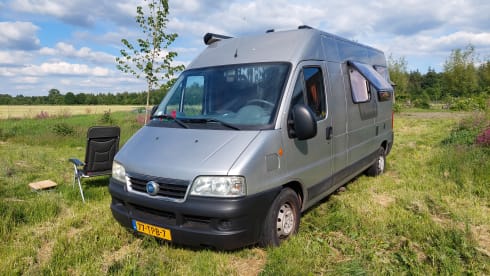 2p attractive, spacious, light Fiat bus camper