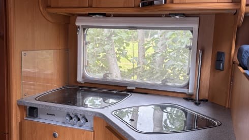 Dethleffs semi-integrated uit 2006 – 4p Dethleffs semi-integrated from 2006