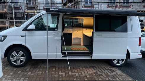 Sunny Scotland Campers  – Volkswagen transporter, sleeps 2 and pet friendly
