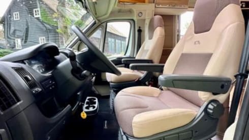 A3 – 4p Adria Mobil semi-integrated 