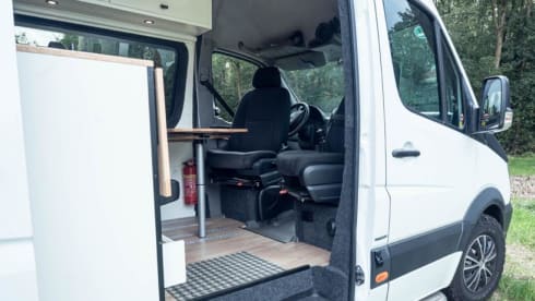 4p Mercedes-Benz buscamper uit 2014