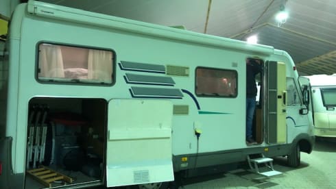 6 persoons hymer – Delicious integral camper (Hymer) with plenty of storage space for 6 people
