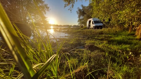 Hippiebus – Handmade really beautiful hippievan with solar panels