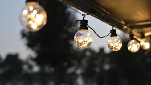 Découvrez notre camping-car McLouis luxueux et pratique - idéal pour les familles !