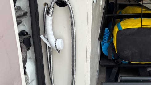 Monty – 2p Peugeot bus from 2017