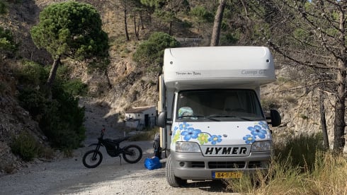 Hymer – Nice Hymer (alcove) camper with air conditioning and cruise control