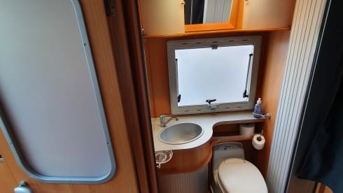 Louis  – Spacious 2 person Louis camper