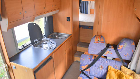 111 Knaus 708G – 6p Knaus alcove from 2000