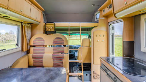 Mercedes Karmann Ontario - practical family camper