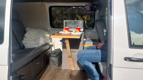 2p Volkswagen campervan uit 2013