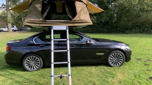Happy Bimmer Rooftop Tent – Reliable BMW 740d with very large Thule roof tent and complete inventory