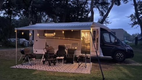 ⭐️⭐️⭐️ 2 person semi-integrated camper queen bed ⭐️⭐️⭐️ 