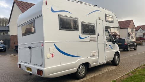 4-Bett, netzunabhängiger, modernisierter Fiat Ducato mit U-Lounge