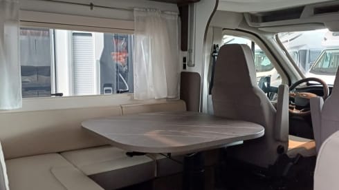 Cocoon 444 – 5p Ford semi-integrated uit 2025