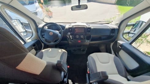 Bluacquamarina – CARADO A461  6 posti