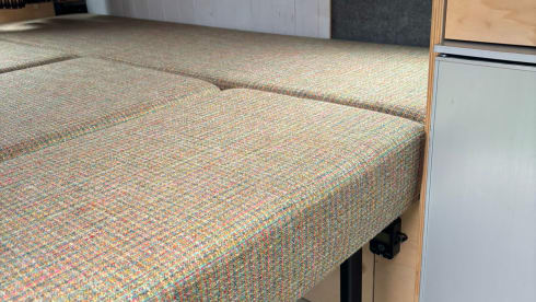 Bennie Benz – 2p Mercedes-Benz campervan uit 2003