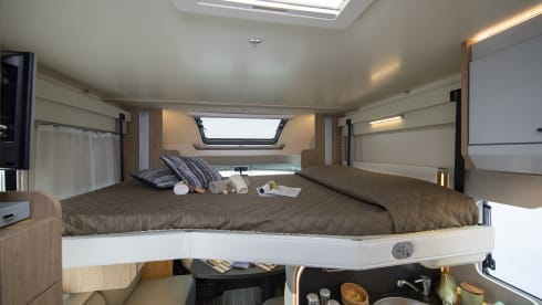 Luxury 4 berth Roller Team T-Line 785