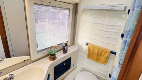 Compleet huisje op wielen! – Rapido Camper 2 person compact and complete!