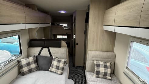 Cleo&Cezar – 7 berth Chausson Flash C656 semi-integrated from 2019