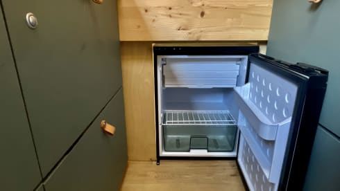 Vanessa  – 2p Mercedes-Benz campervan from 2013