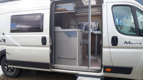2p McLouis bus from 2019