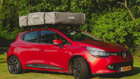 Sporty Renault 2p roof tent incl. cooking box, seating set, power station & awning