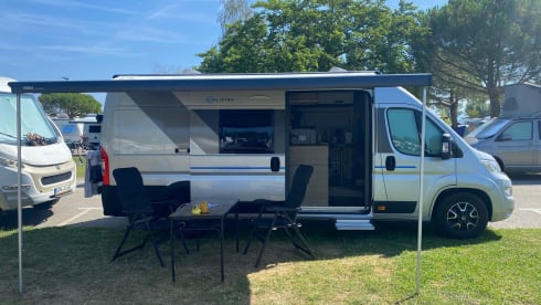 Bronckhorst Grijs – Beautiful Sun Living with length beds - Bronckhorst Campers