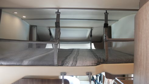Bürstner Ixeo 734, Queen bed, Lift bed!!