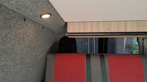 Marinus – Volkswagen t5 extended camper. Vending machine