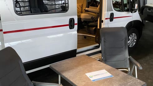 ADVENTURE – Dethleffs Globetrail 640 | 3 person bus camper