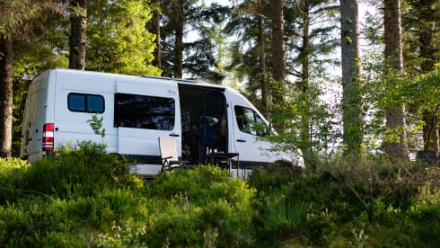 Gigi – 2p Mercedes Sprinter Off Grid (Bed 02m05!)