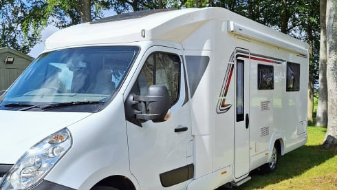 Hamish – Hamish - Scottish Luxury - Spacious 4 Berth Renault Luna 2018